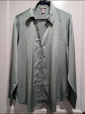 H&M Light Sage Green Satin Button-Front Dress Shirt